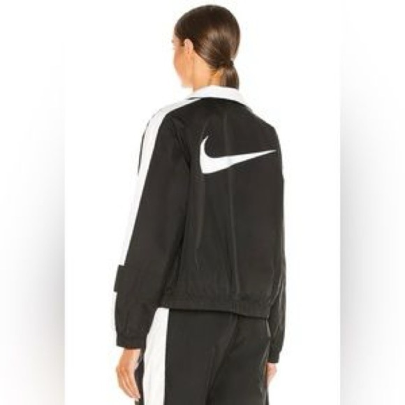 Nike Sportswear Women's Black/White Repel Essential Jacket (DV3006-010) Size med - Picture 2 of 12